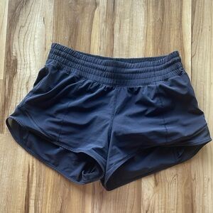 Lululemon Hotty Hot high rise short 2.5” size 6 black